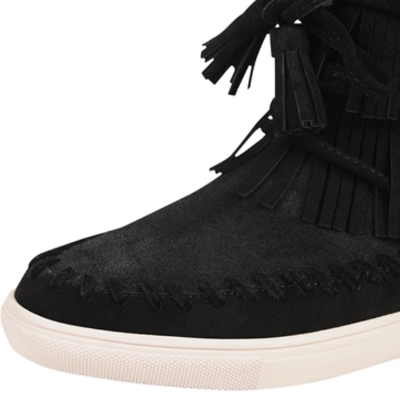 FINAL MARKDOWN! NWOB 🌟Vince Camuto Fringe Sneaker - Picture 5 of 6